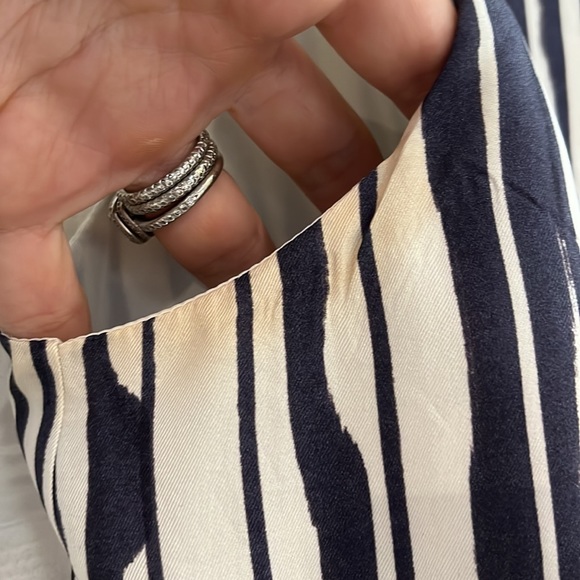 Theory Navy and White Tank. Size M. - Picture 4 of 8